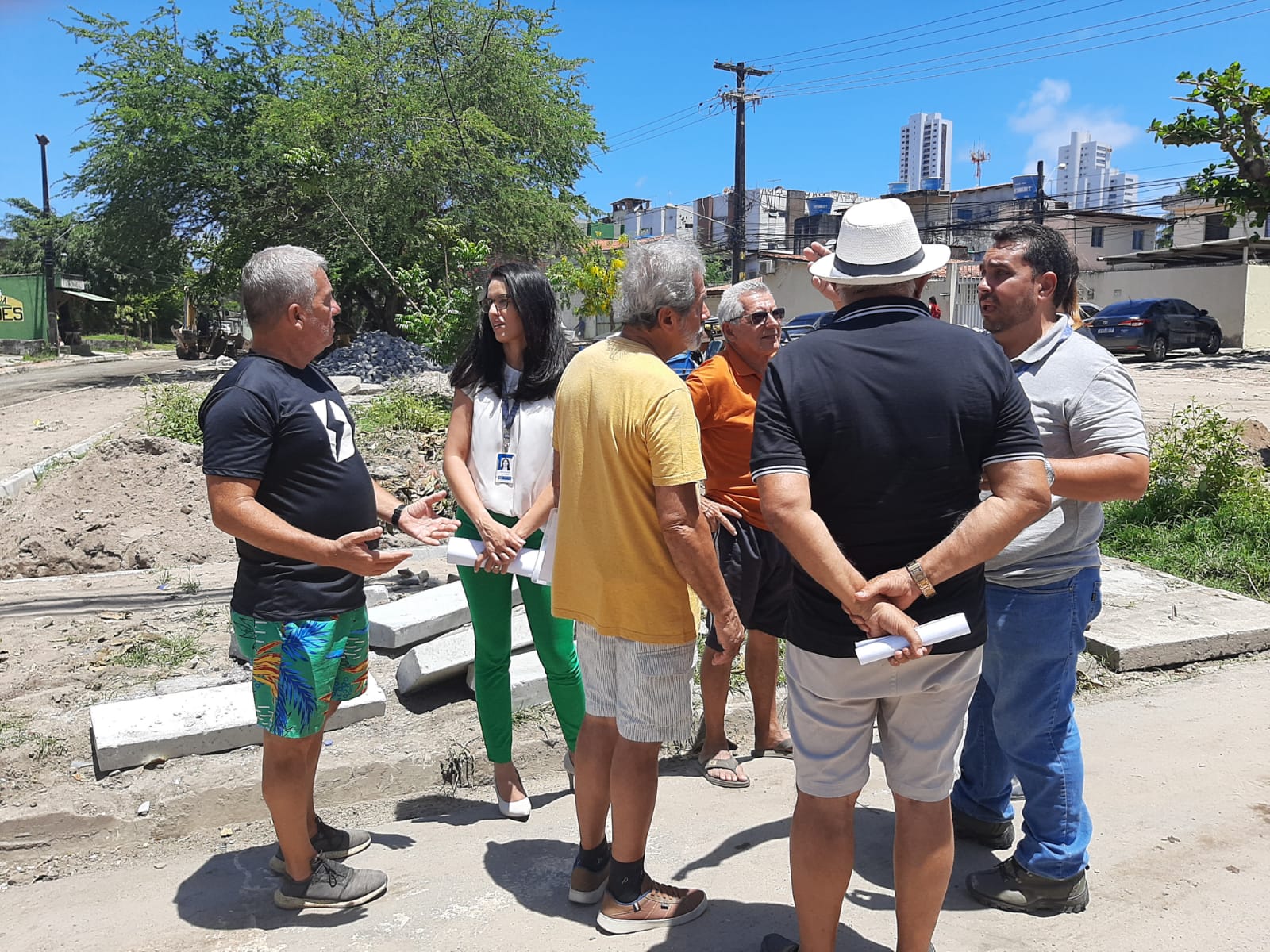No momento, você está visualizando Ouvidoria e Secretaria Executiva de Serviços Urbanos realizam visita de acompanhamento a obra de drenagem e pavimentação da Avenida Ulisses Montarroyos com a Rua Capitão Médico Osias Ribeiro.